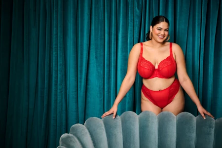 TIERNIE_RED_UW-PLUNGE-BRA-STRETCH_EL303334_THONG_EL303370_WEB.jpg