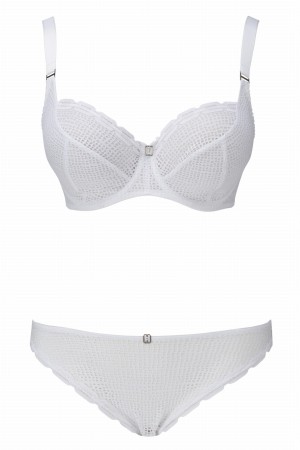 Freya Rio White.jpg